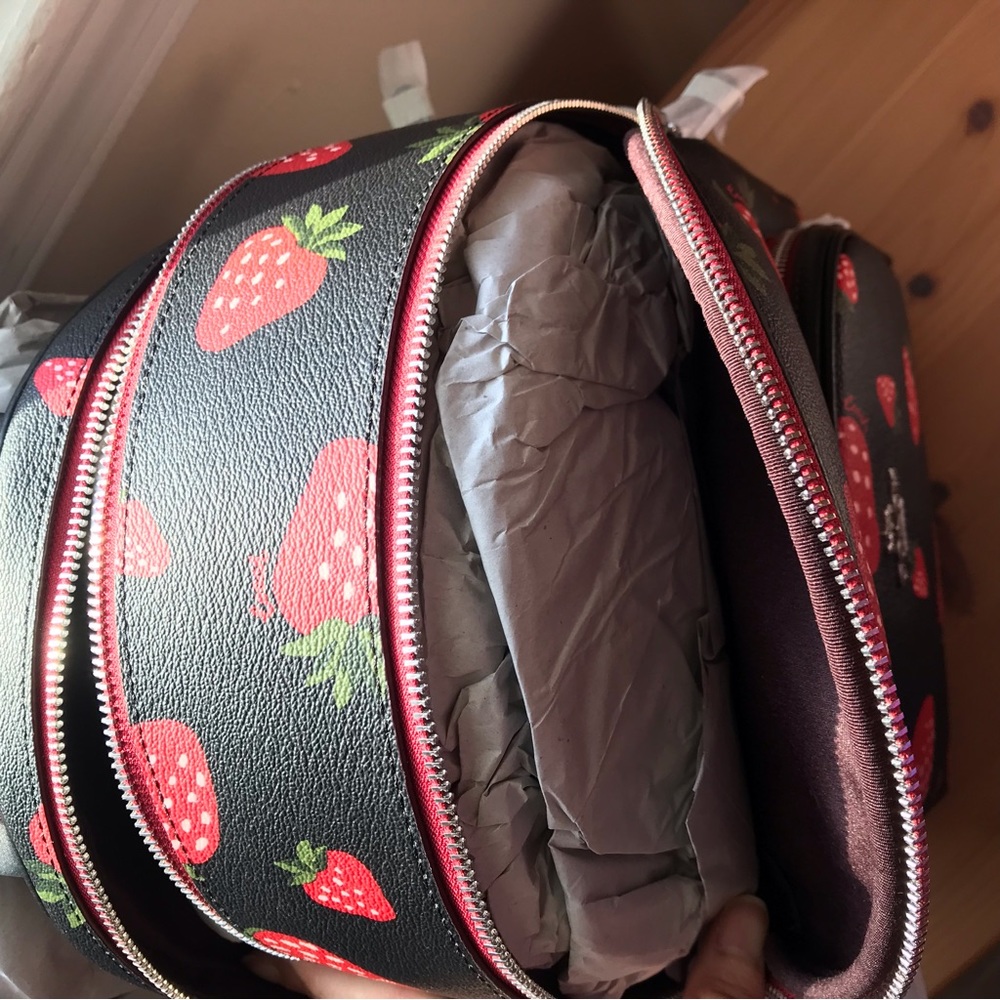🍓Coach Court Backpack With Wild Strawberry Print - Picture 12 of 13
